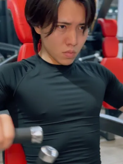 ユウマの筋トレ姿をじっくり