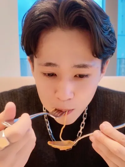 リンタロウとパスタ食べながら